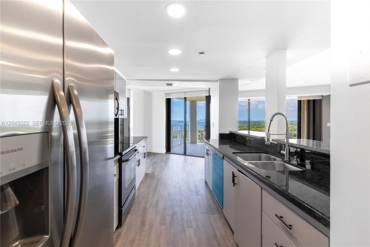 1000 Quayside Ter, Unit 1702, Miami, FL 33138 Photo