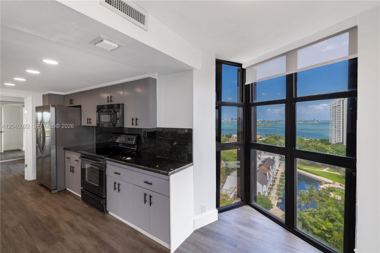 1000 Quayside Ter, Unit 1702, Miami, FL 33138 Photo