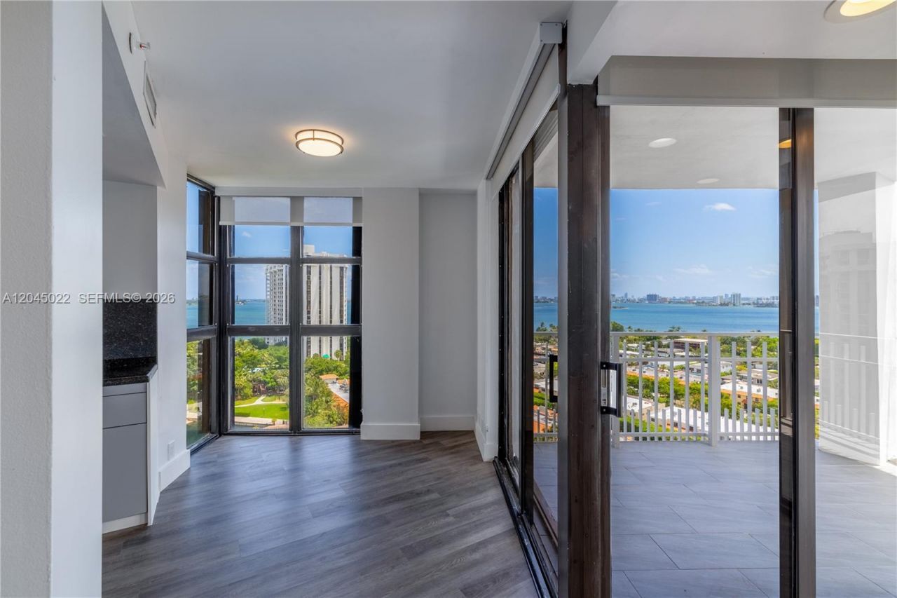 1000 Quayside Ter, Unit 1702, Miami, FL 33138 Photo