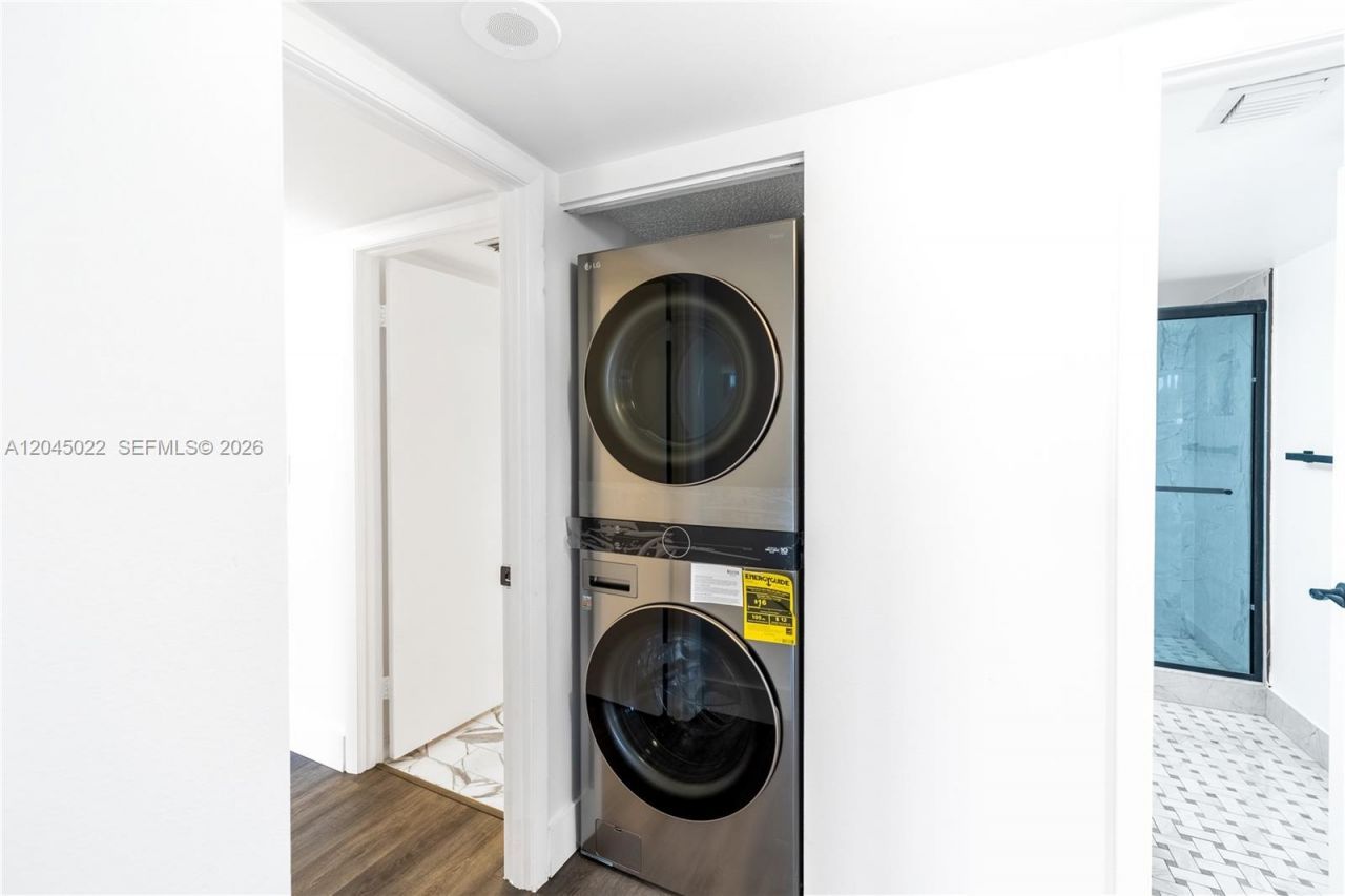1000 Quayside Ter, Unit 1702, Miami, FL 33138 Photo