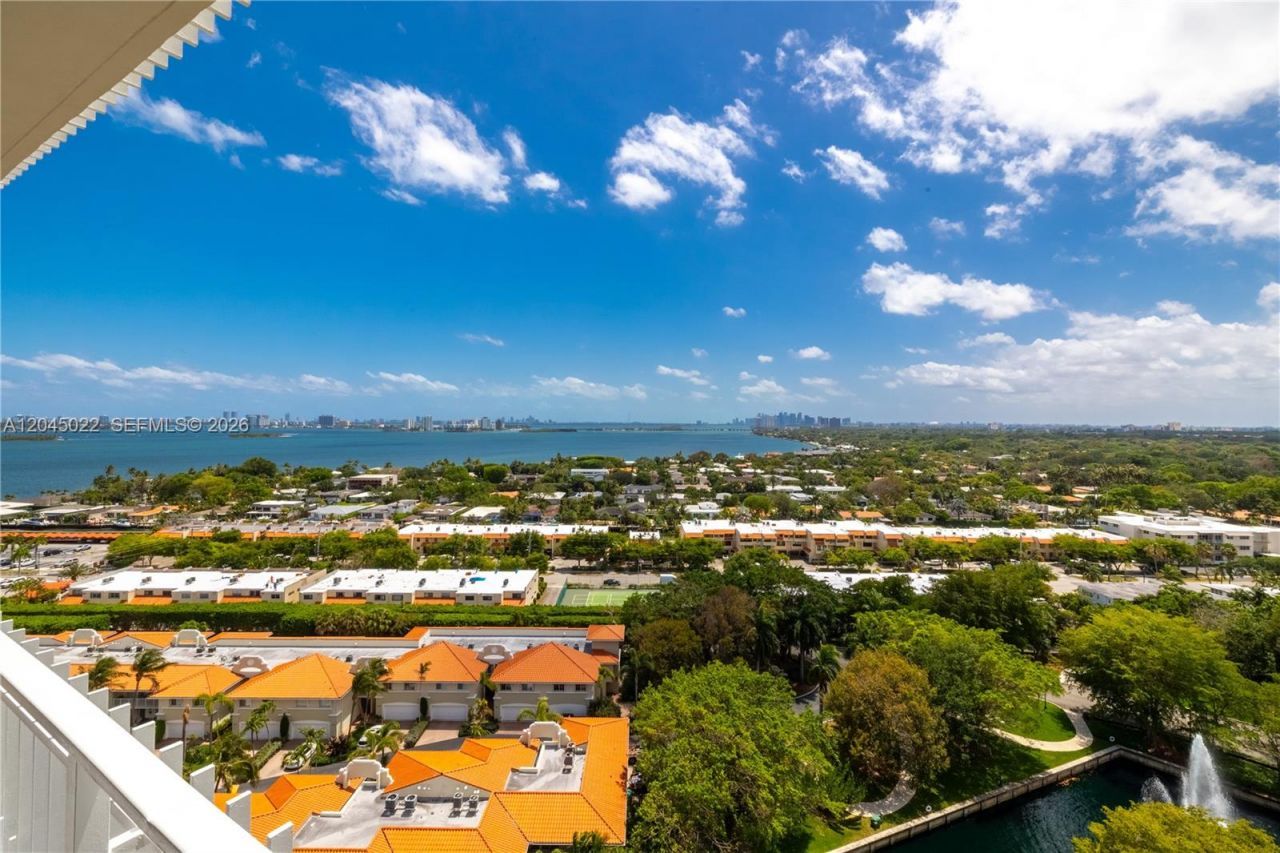 1000 Quayside Ter, Unit 1702, Miami, FL 33138 Photo