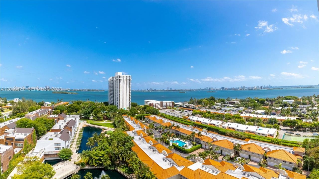 1000 Quayside Ter, Unit 1702, Miami, FL 33138 Photo