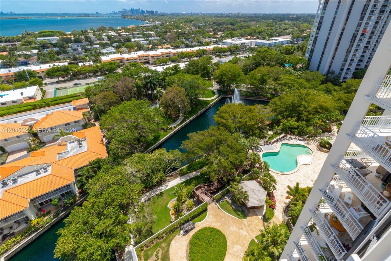 1000 Quayside Ter, Unit 1702, Miami, FL 33138 Photo