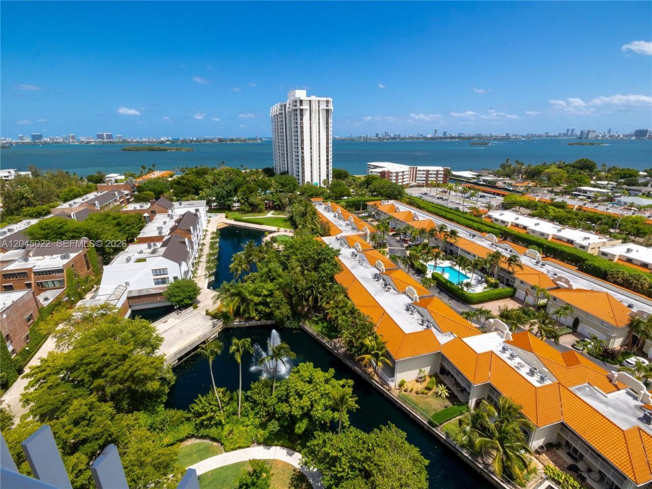 1000 Quayside Ter, Unit 1702, Miami, FL 33138 Photo