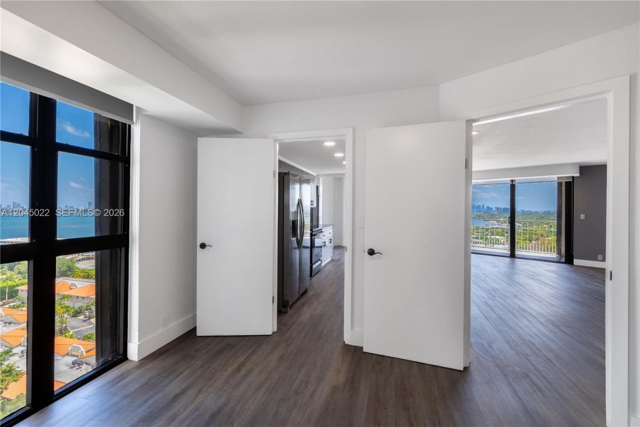 1000 Quayside Ter, Unit 1702, Miami, FL 33138 Photo