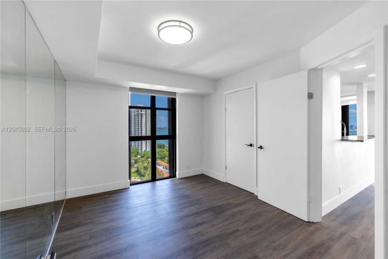 1000 Quayside Ter, Unit 1702, Miami, FL 33138 Photo