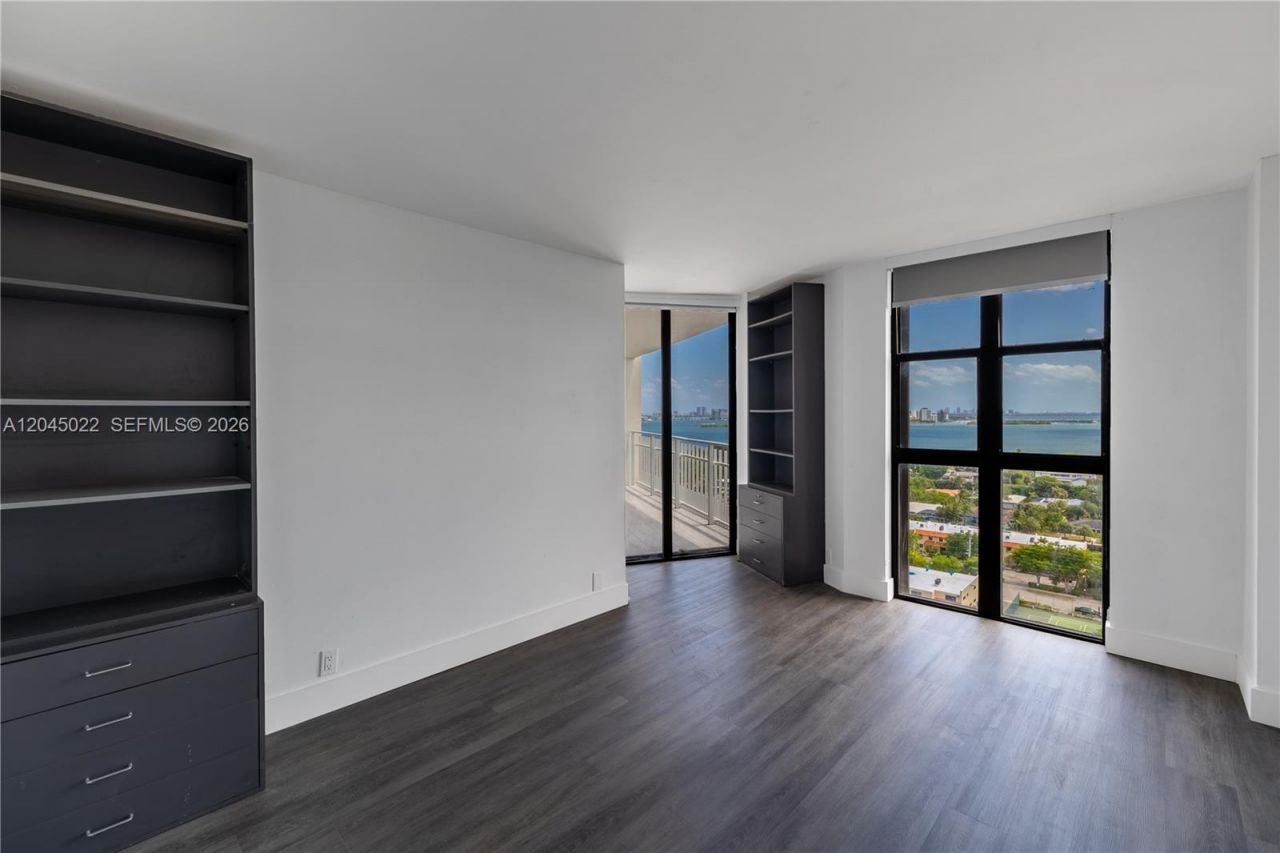 1000 Quayside Ter, Unit 1702, Miami, FL 33138 Photo