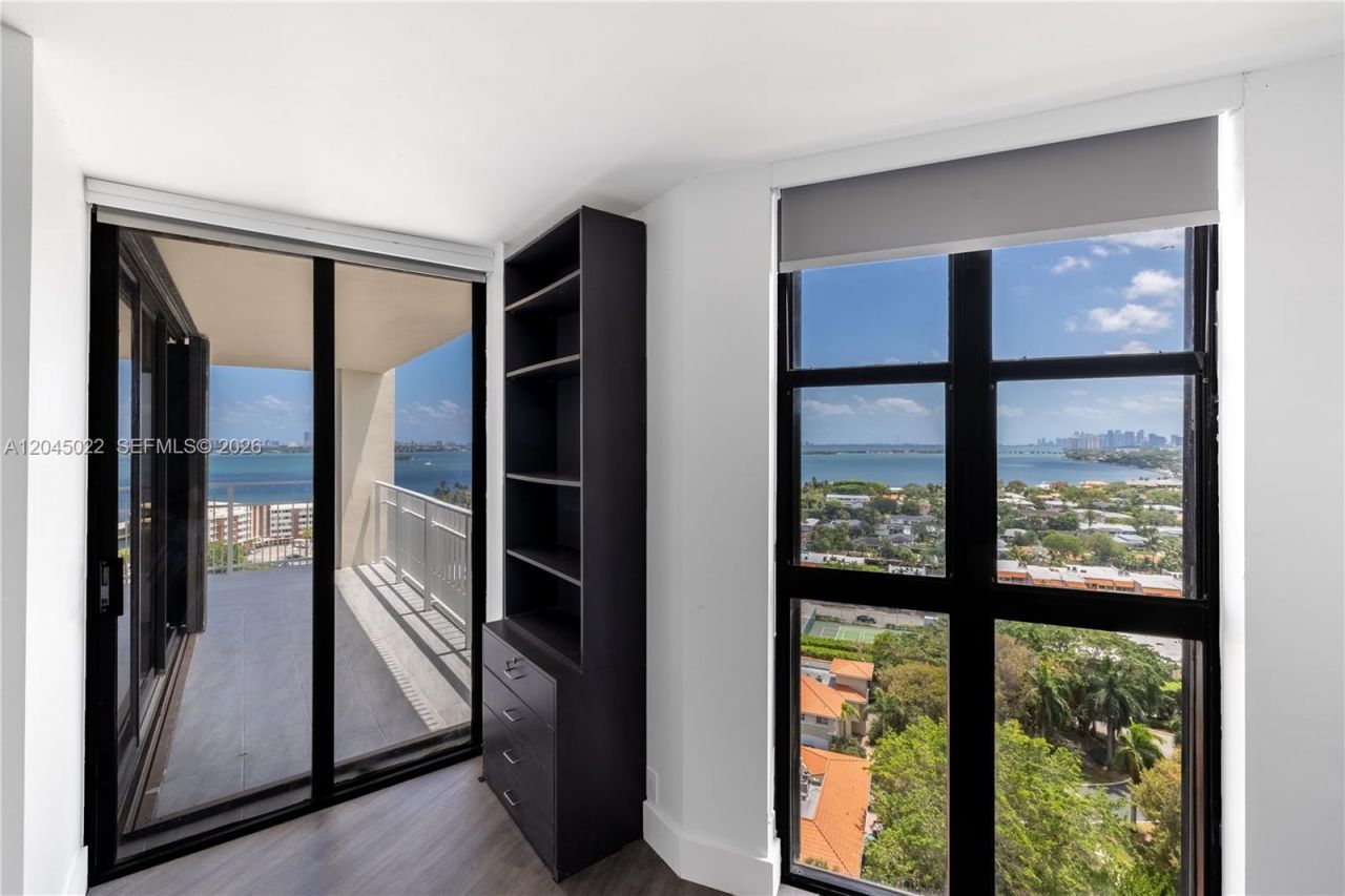 1000 Quayside Ter, Unit 1702, Miami, FL 33138 Photo