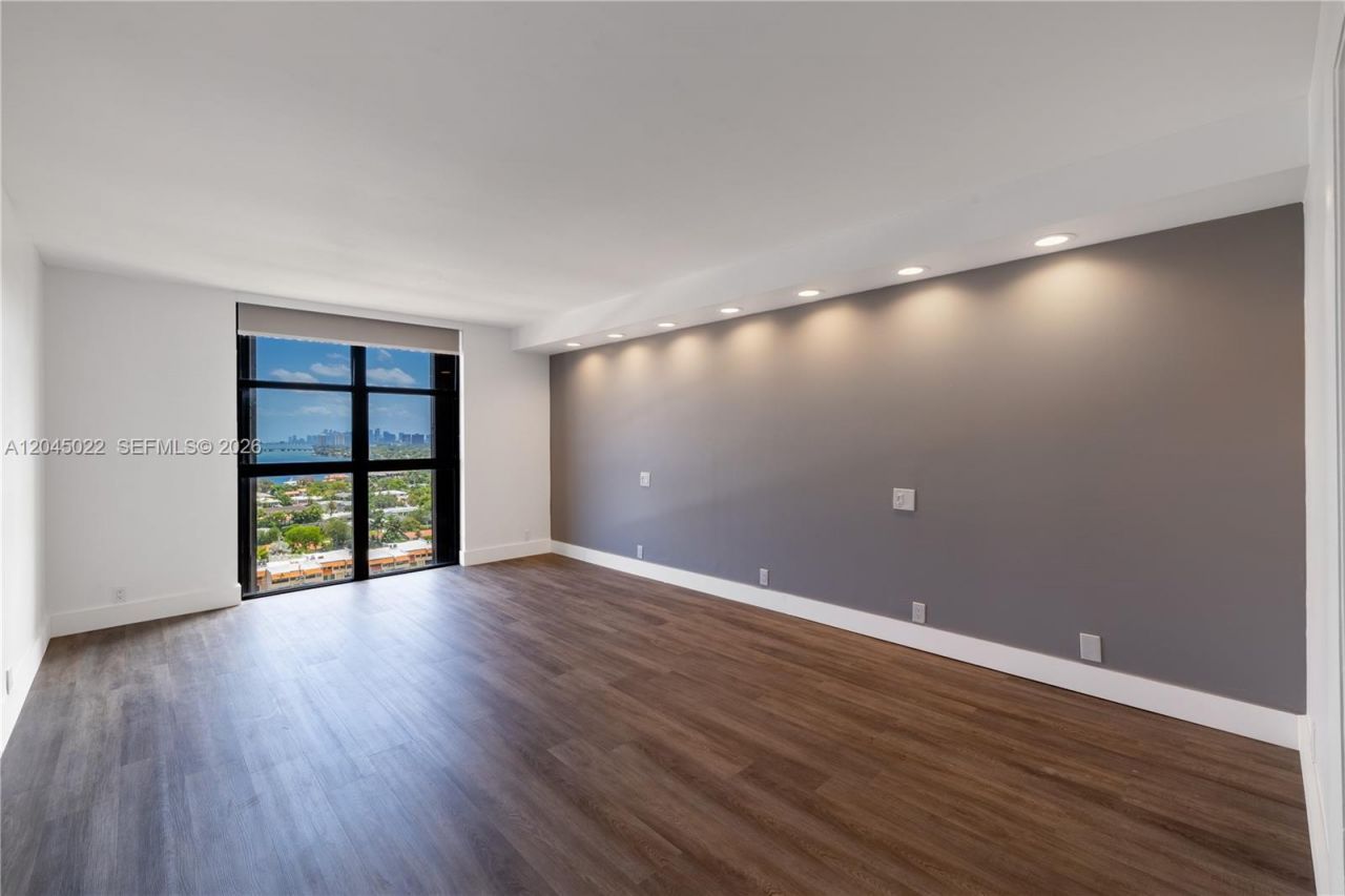 1000 Quayside Ter, Unit 1702, Miami, FL 33138 Photo