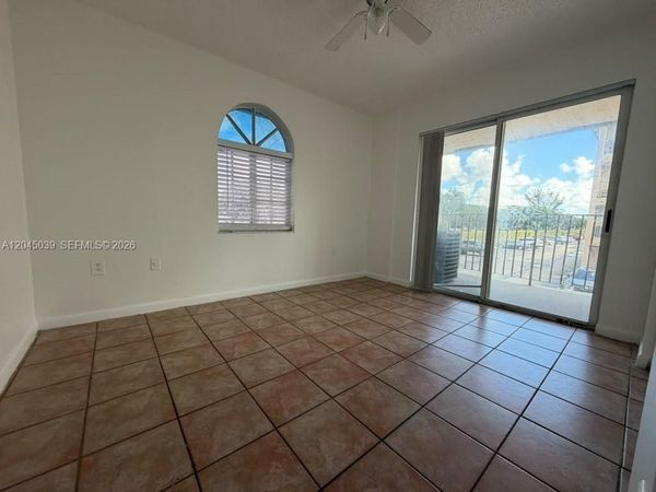 8851 NW 119th St, Unit 6201, Hialeah Gardens, FL 33018