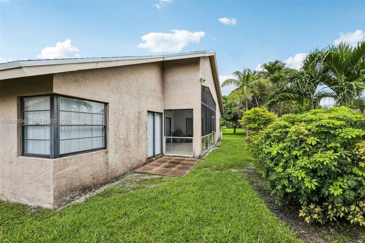 10411 NW 31st Ct, Sunrise, FL 33351 Photo