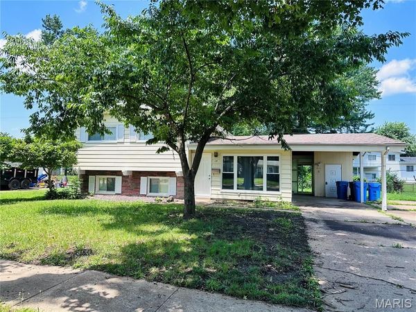 13 Floweridge Lane, Florissant, MO 63031