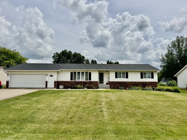 25445 Indian Ridge Road , Sterling, IL 61081