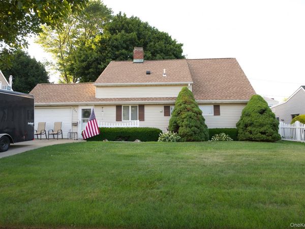 245 Sprucewood Drive , Levittown, NY 11756