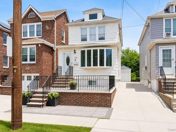 1372 Hollywood Avenue , Bronx, NY 10461