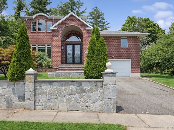300 Ellen Place, Jericho, NY 11753