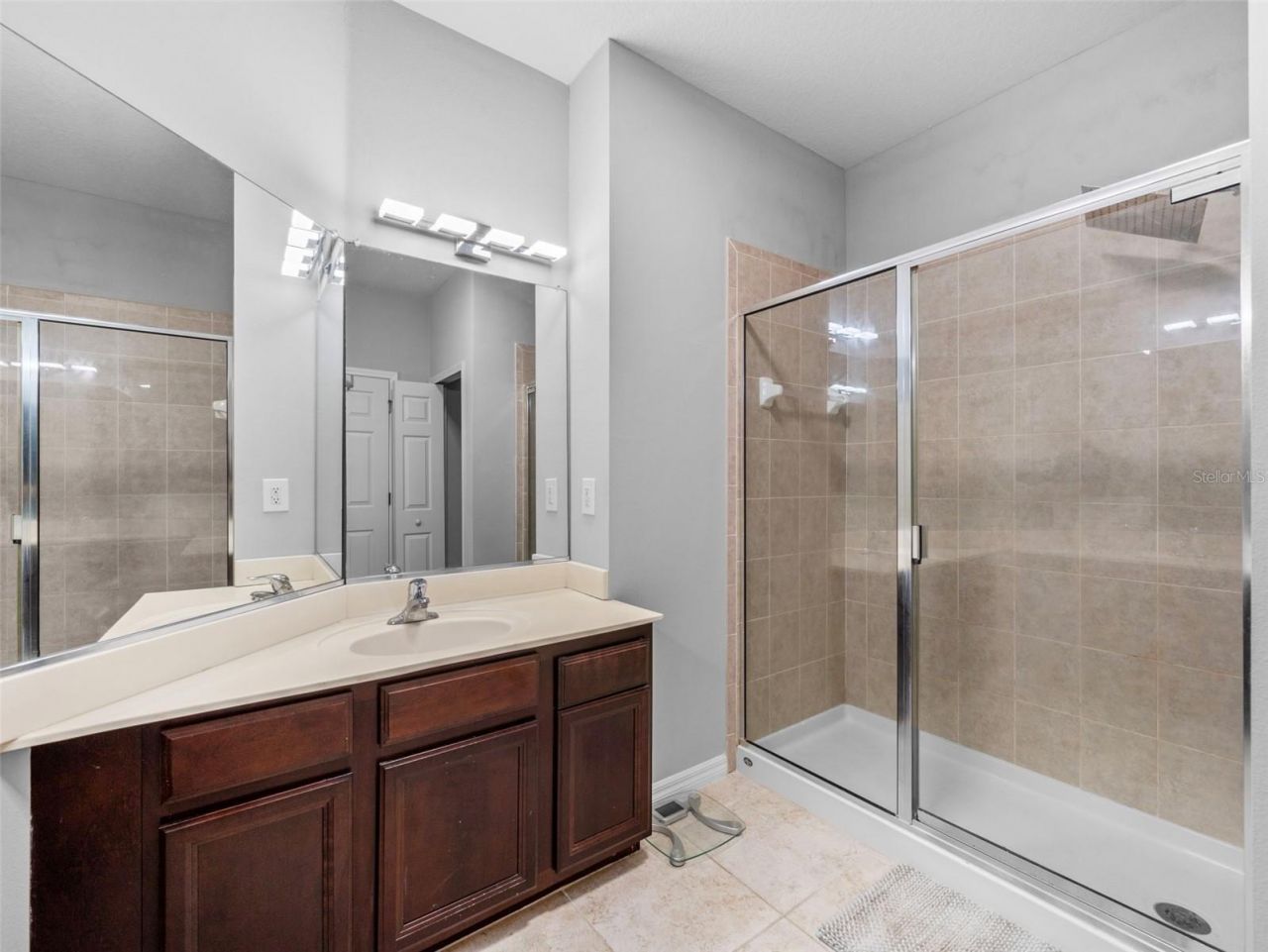 3831 Parkridge Circle, Unit 1-104, Sarasota, FL 34243 Photo