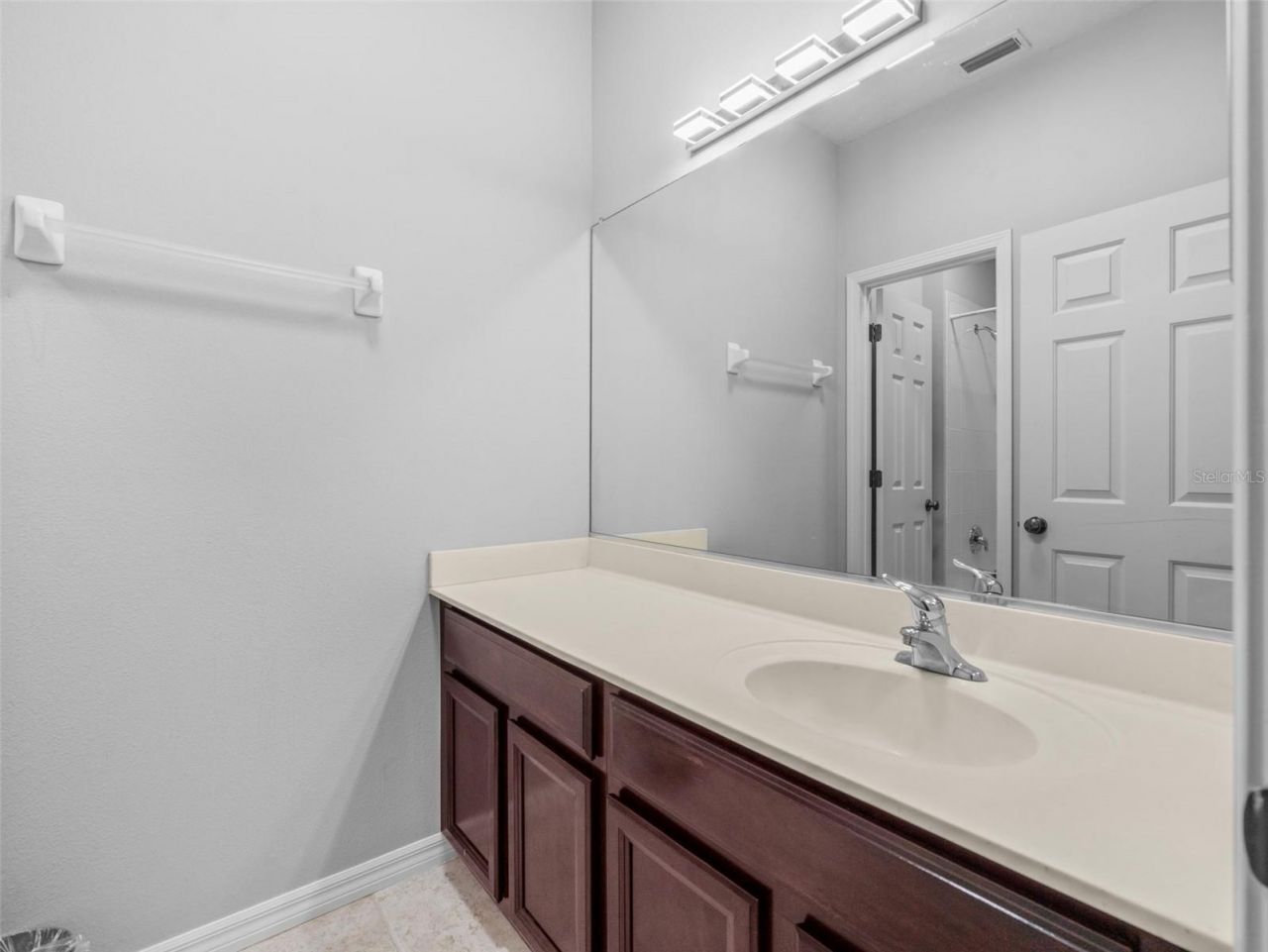3831 Parkridge Circle, Unit 1-104, Sarasota, FL 34243 Photo