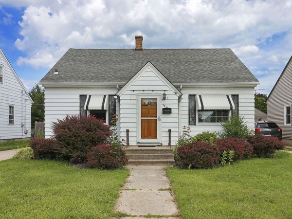 7821 22nd Ave, Kenosha, WI 53143