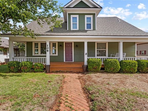 108 W Tom Stafford Street, Weatherford, OK 73096