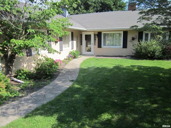 208 W MYRTLE Street, Mason City, IL 62664