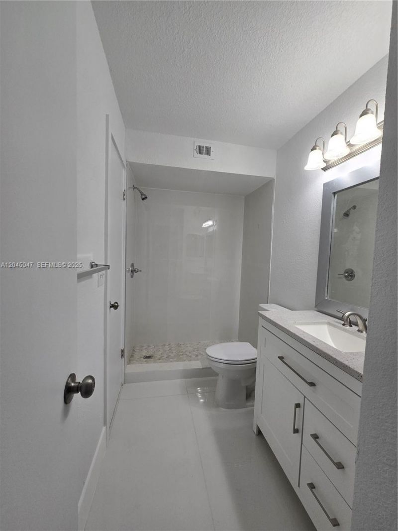 595 Vista Isles Dr , Unit 1913, Sunrise, FL 33325 Photo