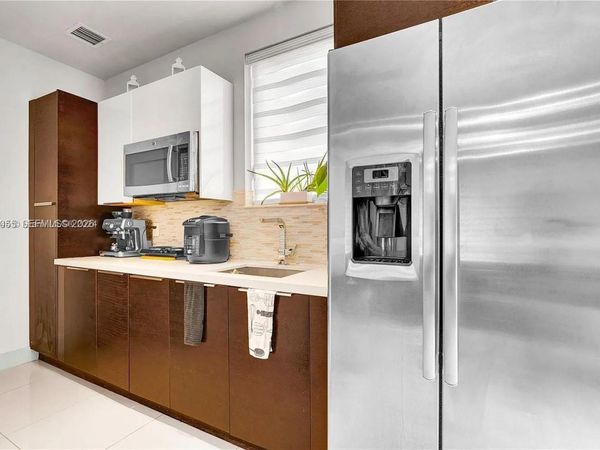 6319 NW 105 CT , Doral, FL 33178