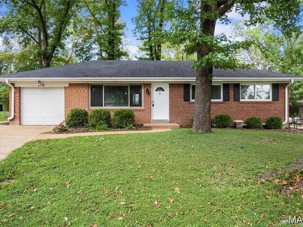 9731 Twincrest Drive, St Louis, MO 63126