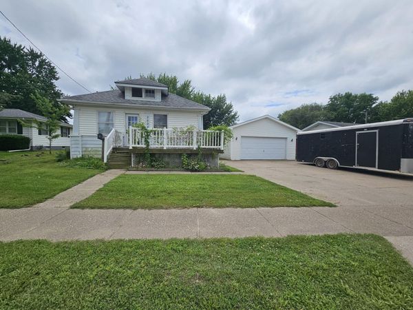 2606 LUCAS, Muscatine, IA 52761