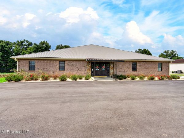 1625 W Central Avenue, Wiggins, MS 39577
