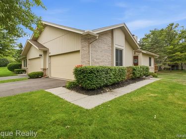 1982 Valley Lane, Orion Twp, MI 48360