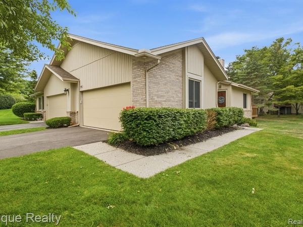 1982 Valley Lane, Orion Twp, MI 48360