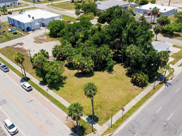 261 E OLYMPIA AVENUE , PUNTA GORDA, FL 33950