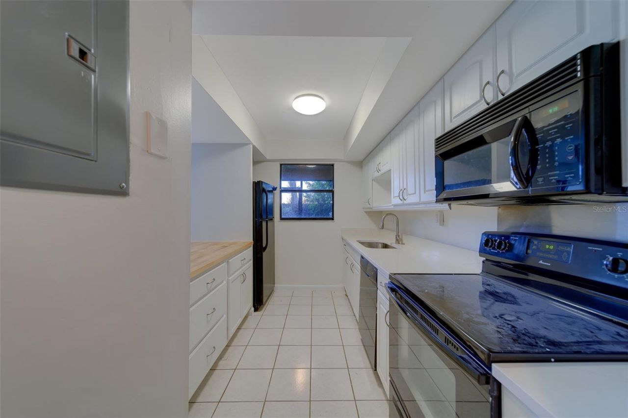 890 N Village Drive N, Unit 103, Saint Petersburg, FL 33716 Photo