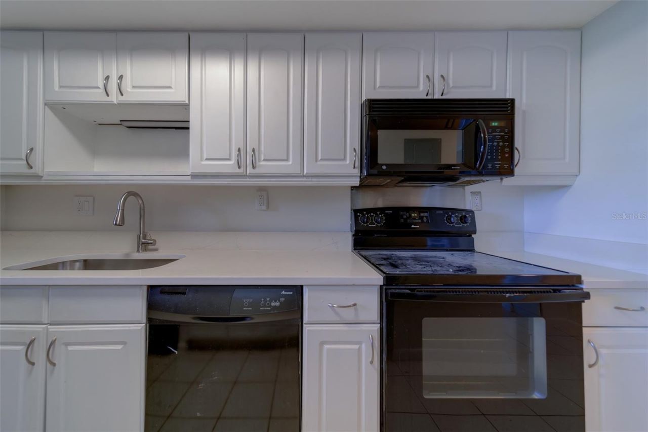 890 N Village Drive N, Unit 103, Saint Petersburg, FL 33716 Photo