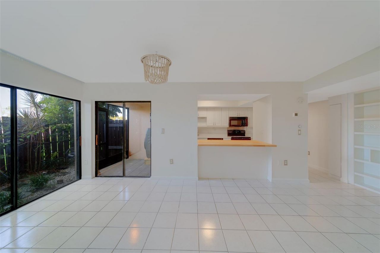 890 N Village Drive N, Unit 103, Saint Petersburg, FL 33716 Photo
