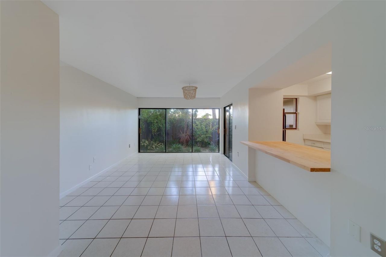 890 N Village Drive N, Unit 103, Saint Petersburg, FL 33716 Photo