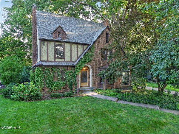 3412 Gallatin Road, Ottawa Hills, OH 43606