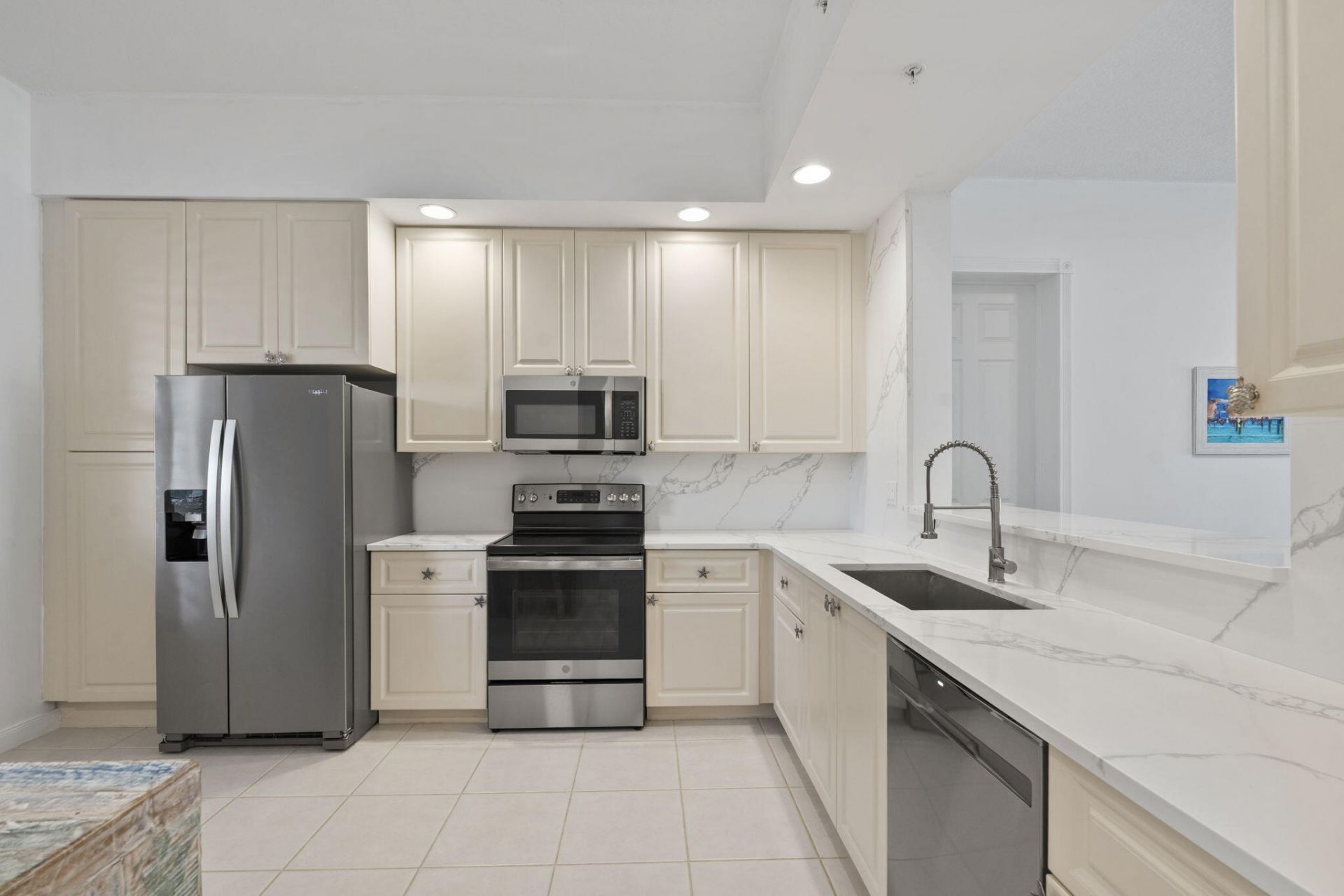 11 Harbour Isle Drive W, Unit 206, Fort Pierce, FL 34949 Photo