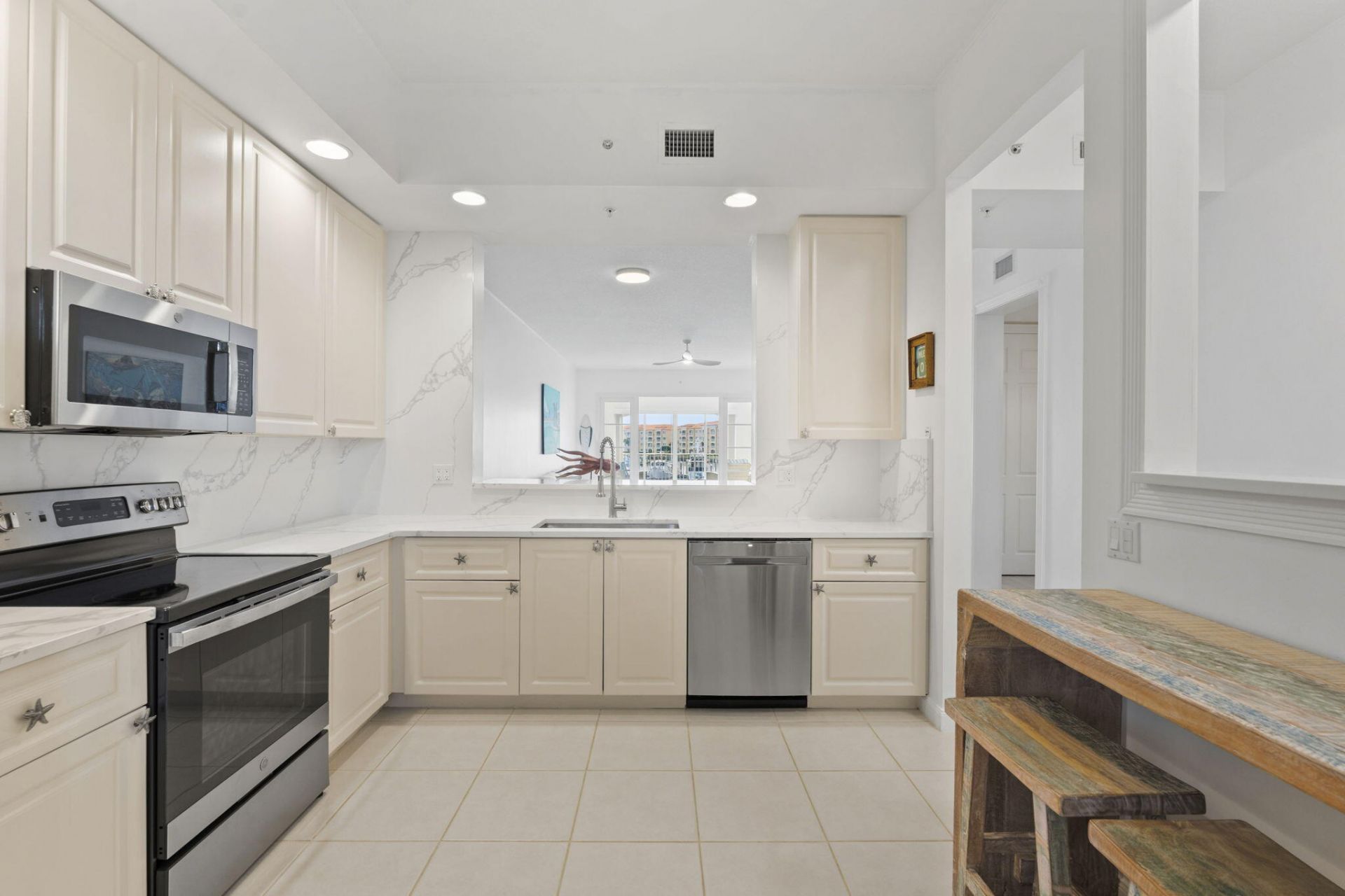 11 Harbour Isle Drive W, Unit 206, Fort Pierce, FL 34949 Photo