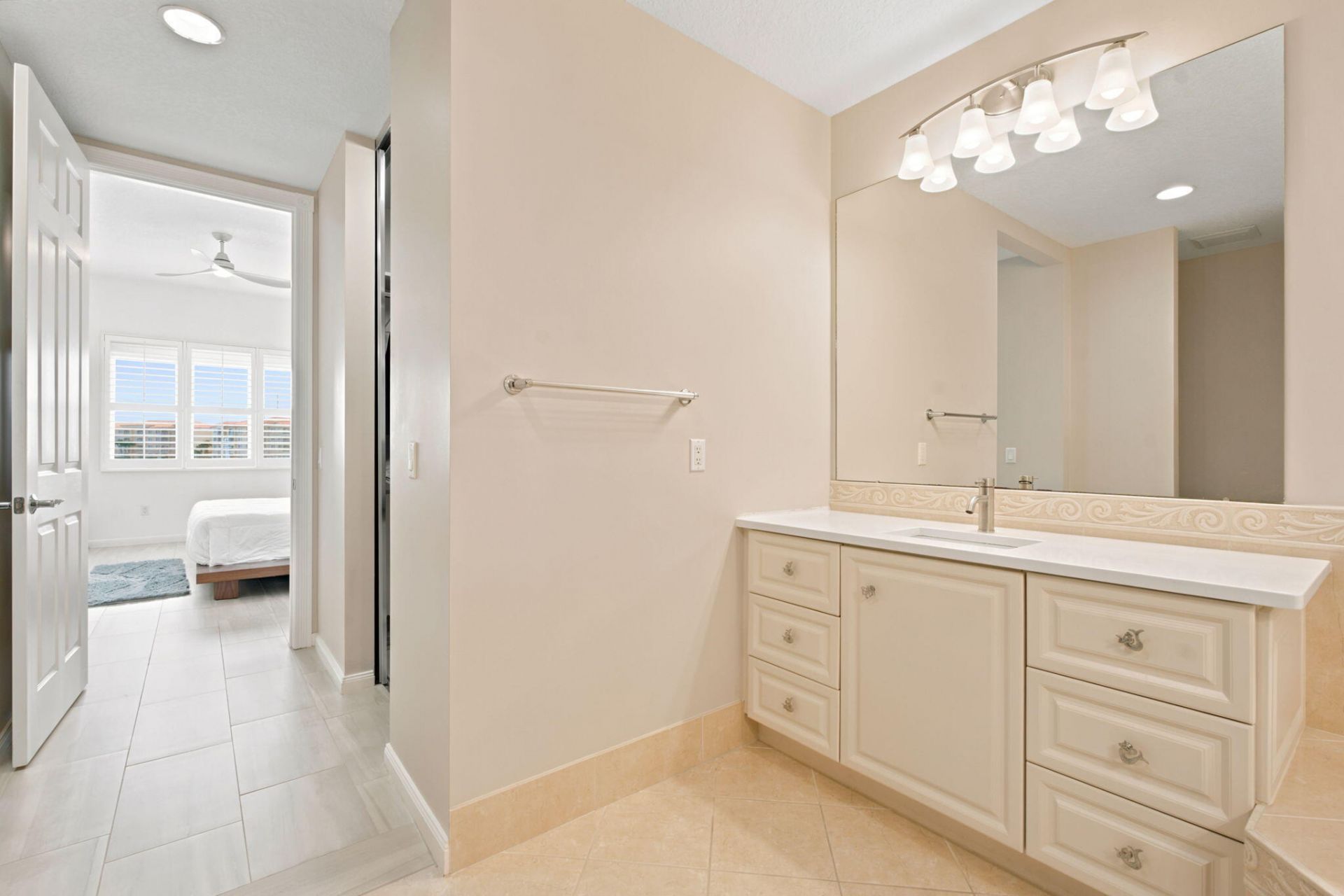 11 Harbour Isle Drive W, Unit 206, Fort Pierce, FL 34949 Photo
