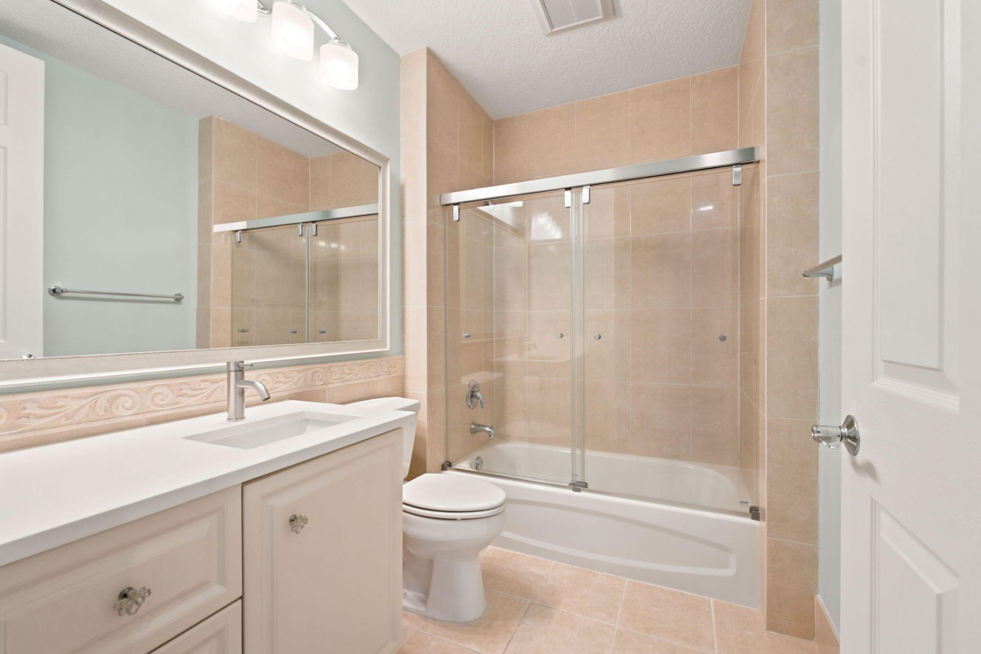 11 Harbour Isle Drive W, Unit 206, Fort Pierce, FL 34949 Photo