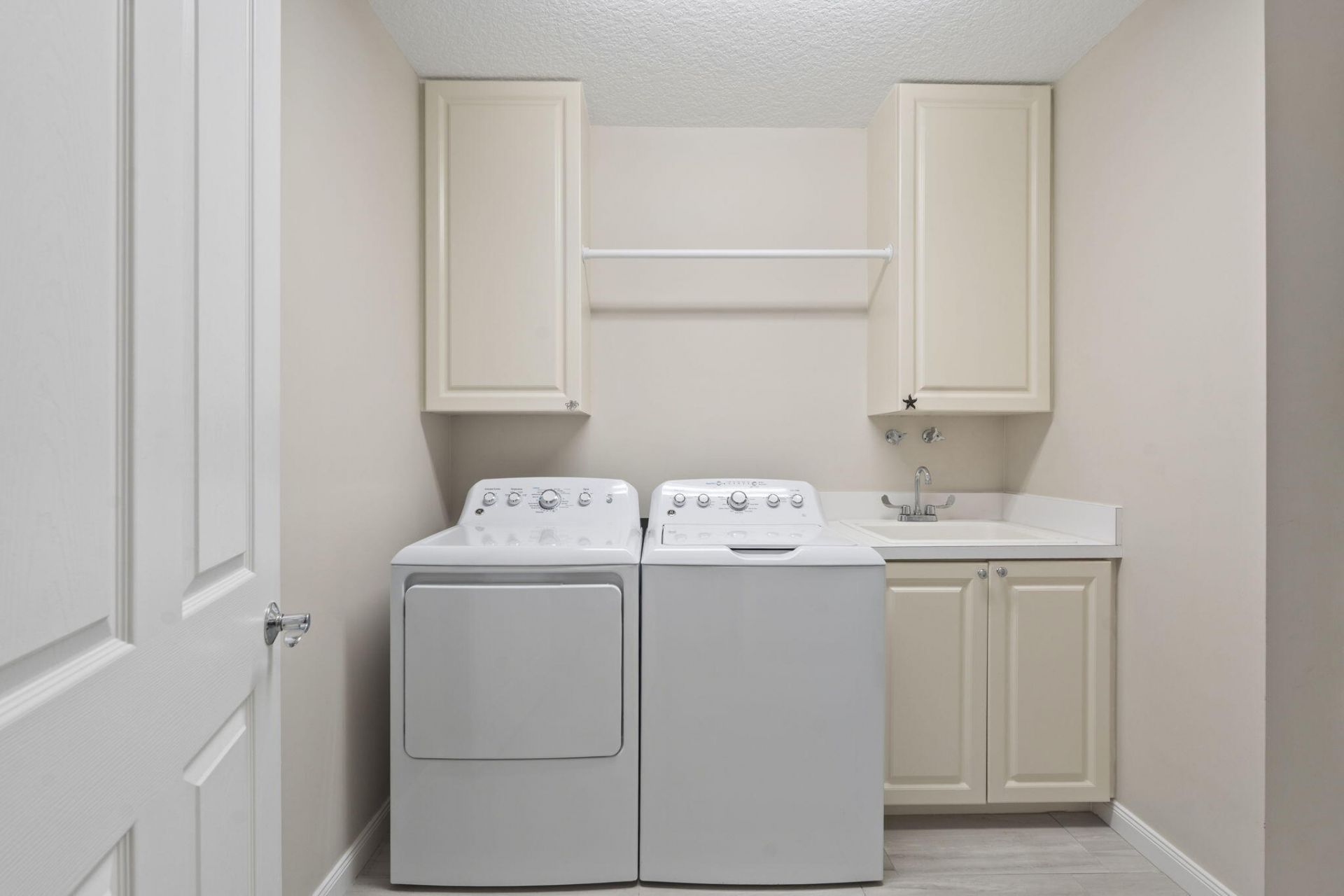 11 Harbour Isle Drive W, Unit 206, Fort Pierce, FL 34949 Photo
