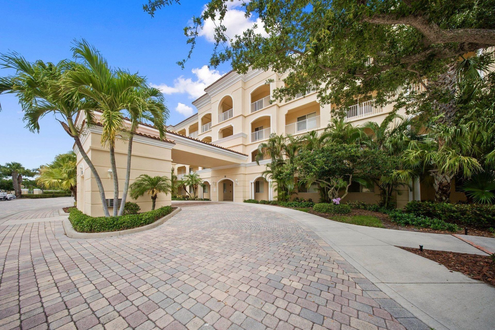 11 Harbour Isle Drive W, Unit 206, Fort Pierce, FL 34949 Photo