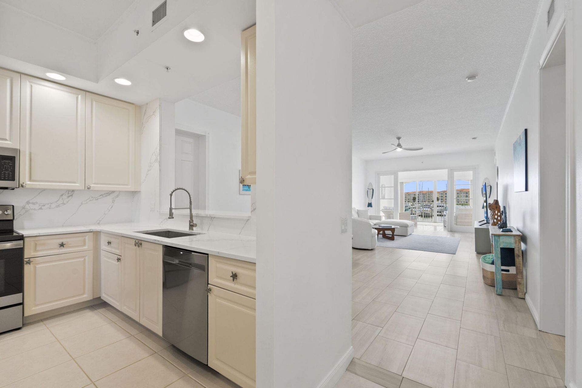 11 Harbour Isle Drive W, Unit 206, Fort Pierce, FL 34949 Photo
