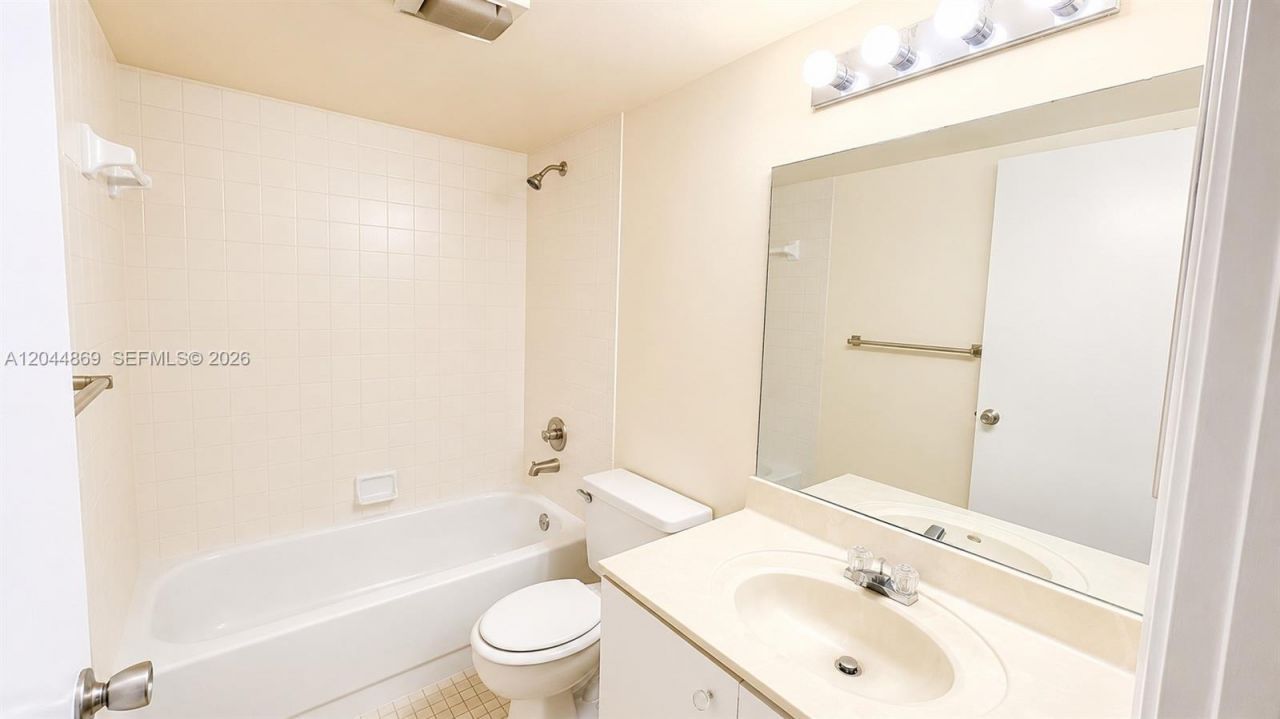 12900 SW 13th St , Unit 413E, Pembroke Pines, FL 33027 Photo