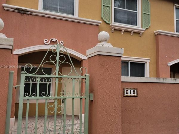 618 SW 106 AV , Unit 1511, Pembroke Pines, FL 33025
