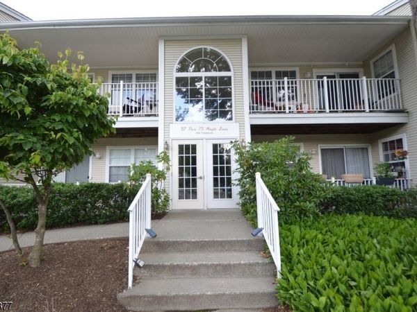 73 Maple Ln, Mount Arlington, NJ 07856