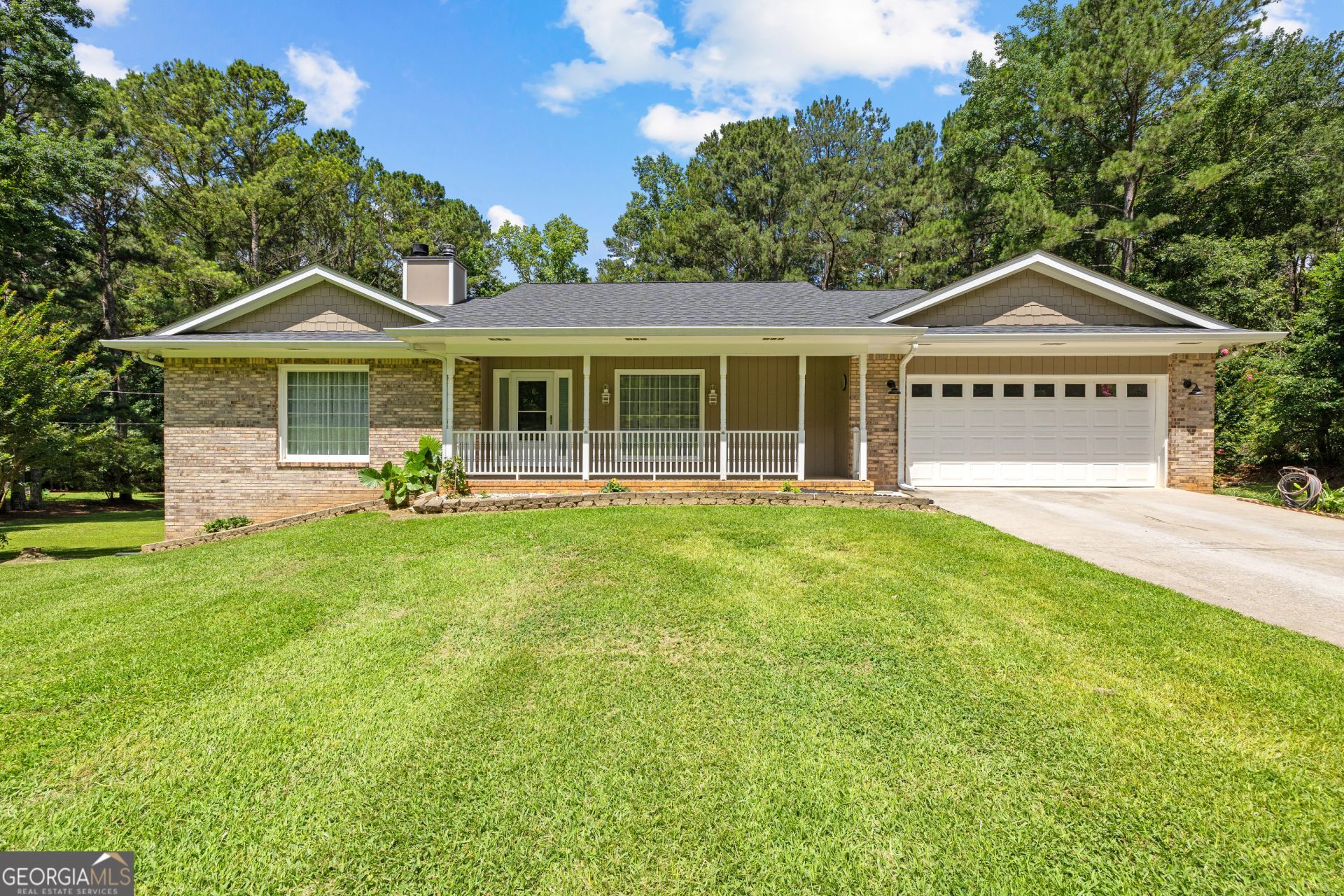 186 Lincoln Road, Tyrone, GA 30290 Main Photo
