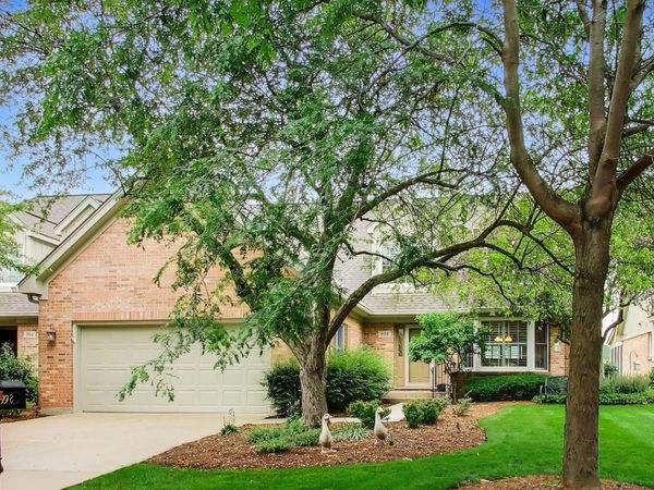 998 Plantain Court , Crystal Lake, IL 60014
